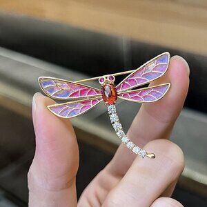 MACY’S Brooch stunning colors